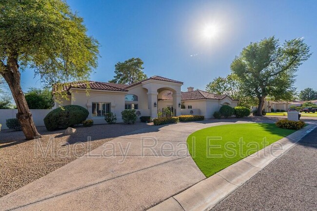 6143 E Shangri La Rd in Scottsdale, AZ - Building Photo - Building Photo