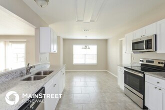 8014 Chestnut Bluff Dr in Converse, TX - Foto de edificio - Building Photo