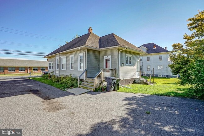 37 Carroll Ave in Monroe, NJ - Building Photo - Building Photo