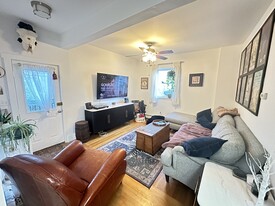 188 Lowell St, Unit 1 Apartamentos