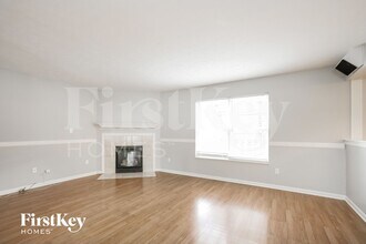 10755 Trailwood Dr in Fishers, IN - Foto de edificio - Building Photo