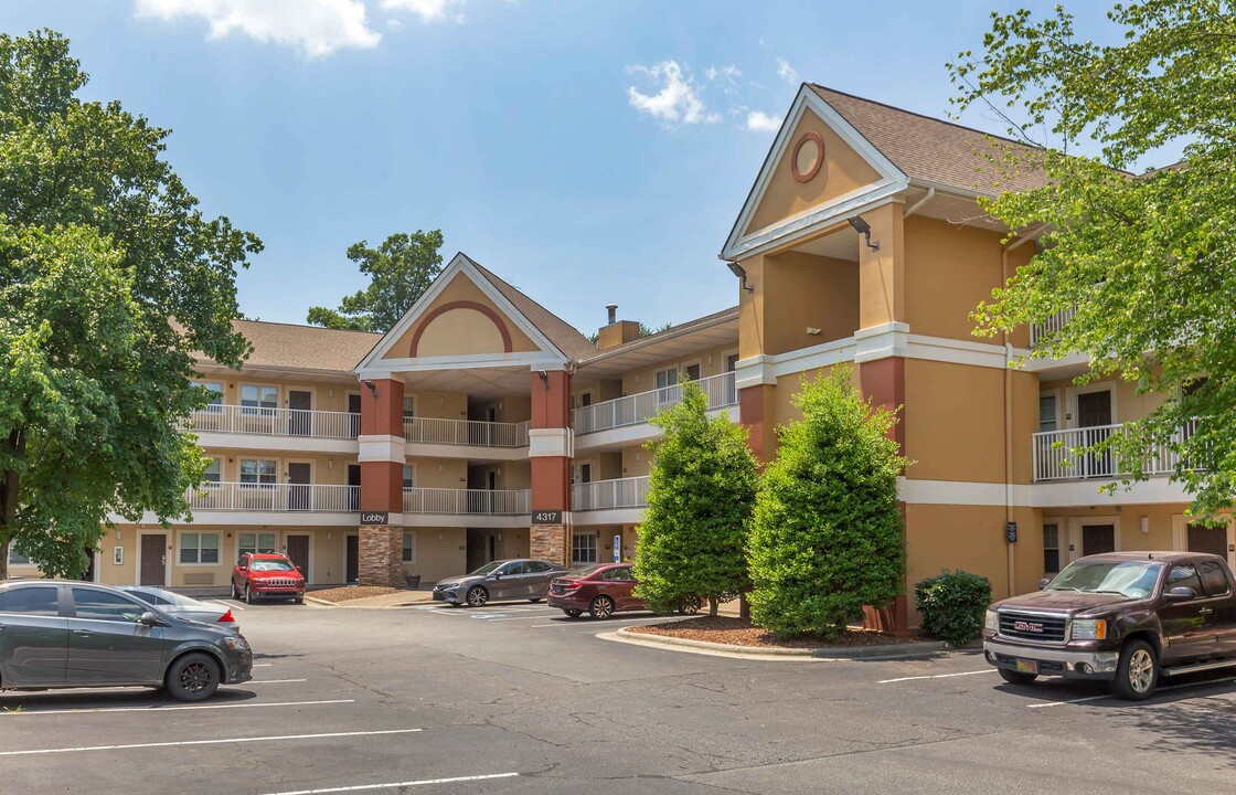 4317 Big Tree Way in Greensboro, NC - Building Photo