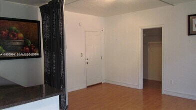 7920 Harding Ave in Miami Beach, FL - Foto de edificio - Building Photo