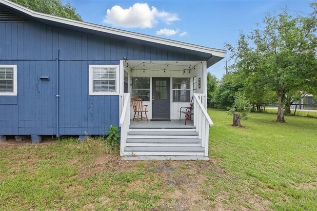 33008 Val Verde in Waller, TX - Foto de edificio - Building Photo
