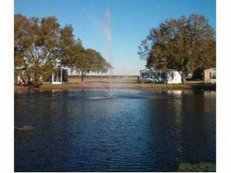 13572 Georgia Ave in Astatula, FL - Foto de edificio - Building Photo