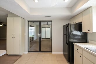 1963 Country Meadows Way in Sarasota, FL - Building Photo - Building Photo