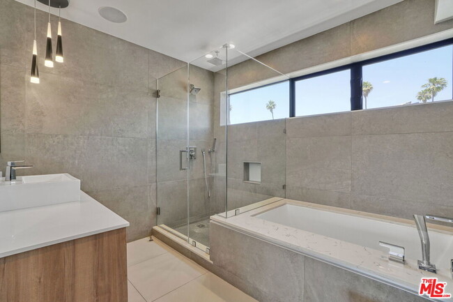 property at 1447 N Martel Ave