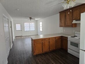 1201 S 13th St in Lillington, NC - Foto de edificio - Building Photo