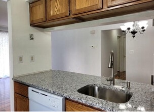 1302 Commons at Kingswood Dr in East Brunswick, NJ - Building Photo - Building Photo