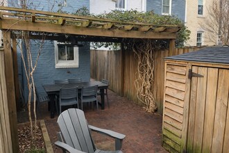 1215 C St SE in Washington, DC - Foto de edificio - Building Photo