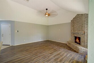 16322 Chimneystone Dr in Houston, TX - Building Photo - Building Photo