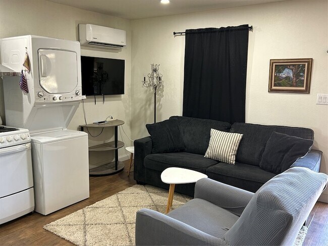 1943 Cr 321 in Glen Rose, TX - Foto de edificio - Building Photo