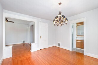 2744 Madison Rd in Cincinnati, OH - Building Photo - Building Photo