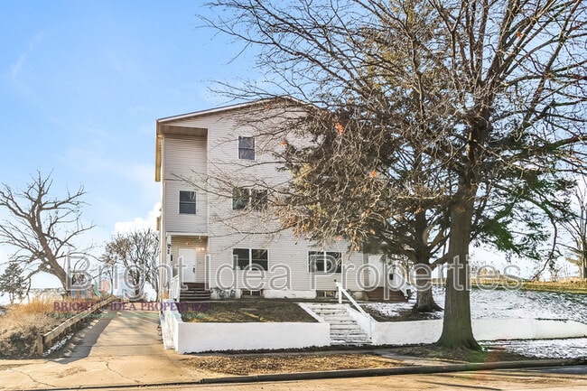 property at 863 Clark St N