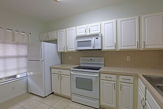10086 Spyglass Hill Ln in Ft. Myers, FL - Foto de edificio - Building Photo