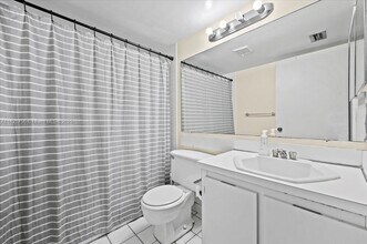 1014 Green Pine Blvd in West Palm Beach, FL - Building Photo - Building Photo