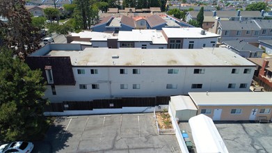 6 Unit Apartment Building in Redondo Beach in Redondo Beach, CA - Building Photo - Other