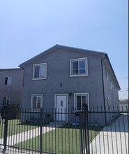 220 W 112th St in Los Angeles, CA - Building Photo - Building Photo