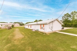196 N La Russa Ln in Independence, LA - Foto de edificio - Building Photo