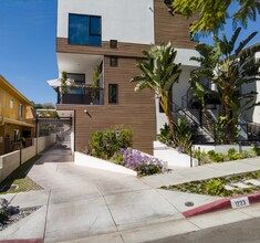 Larrabee Lofts in West Hollywood, CA - Building Photo - Building Photo