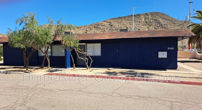 2016 W Cactus Rd in Phoenix, AZ - Foto de edificio