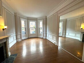 32 Gloucester St, Unit 1 in Boston, MA - Building Photo - Building Photo