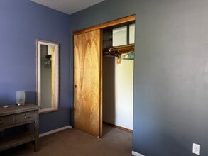 15867 NE Davis St in Portland, OR - Building Photo - Building Photo