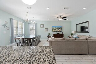 94 Dolphin St in Destin, FL - Building Photo