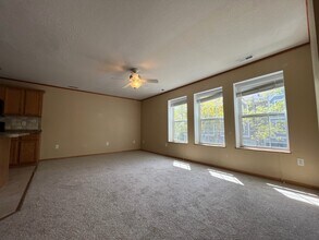 307 NE Sandalwood in Waukee, IA - Building Photo - Building Photo