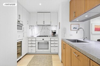 212 Warren St in New York, NY - Building Photo - Building Photo