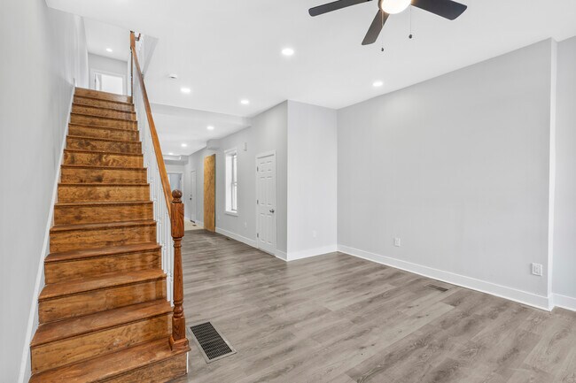 2418 N 16th St in Philadelphia, PA - Foto de edificio - Building Photo