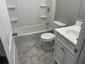 82 Park Ave in Enfield, CT - Building Photo - Building Photo
