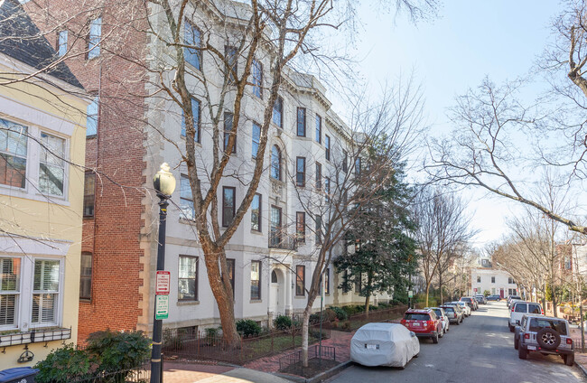 3020 Dent Plz NW in Washington, DC - Building Photo - Building Photo