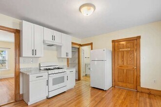 7 Perham St in Wakefield, MA - Building Photo - Building Photo