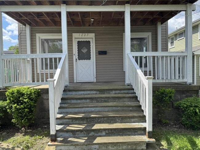 property at 1223 Colescott St