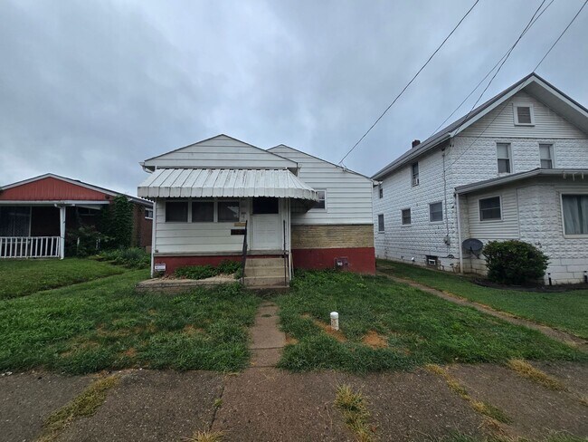 1443 5th St in Natrona Heights, PA - Building Photo - Building Photo