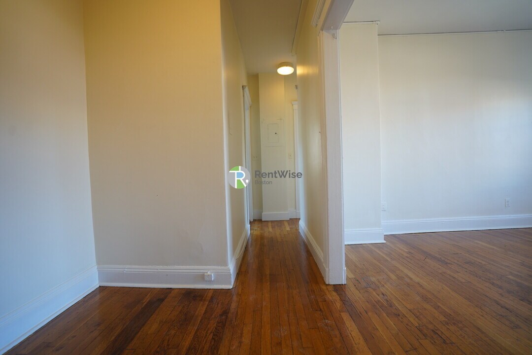 127 Washington St in Boston, MA - Building Photo