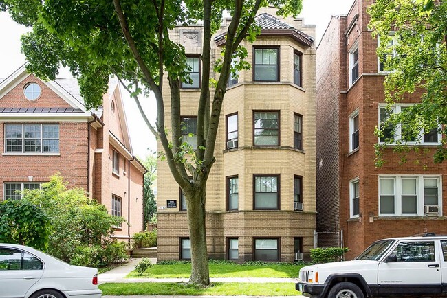 property at 2131 W Giddings St