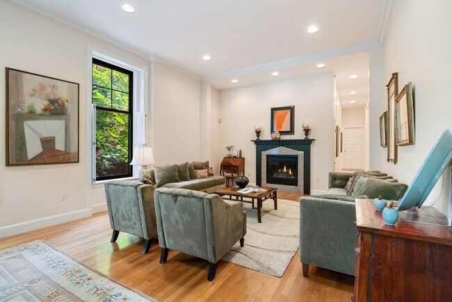 5 Monument Sq, Unit 1&2 in Boston, MA - Foto de edificio - Building Photo