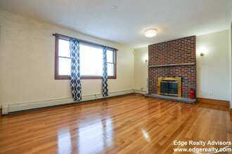 42 Gerrish St, Unit 1 in Boston, MA - Building Photo - Building Photo