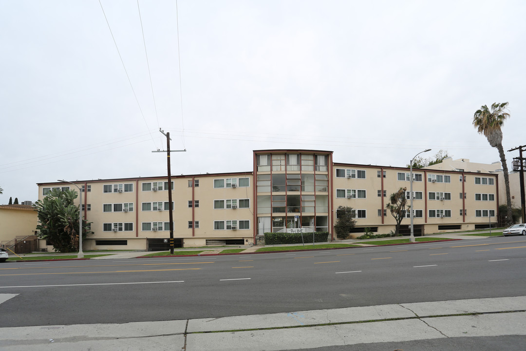 Park West Terrace in Los Angeles, CA - Building Photo