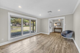 10211 Candlewood Dr in Houston, TX - Building Photo - Building Photo