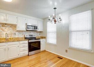 8931 Park Forest Dr in Springfield, VA - Building Photo - Building Photo