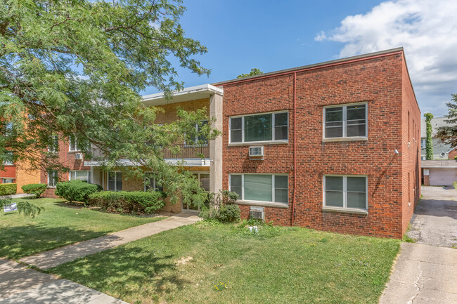 Lakeshore Blvd Apartments in Cleveland, OH - Building Photo - Building Photo