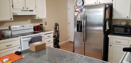 40 Francis Cir in Rohnert Park, CA - Building Photo - Building Photo