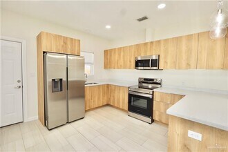 18 Israel E Ave in Alton, TX - Building Photo - Building Photo