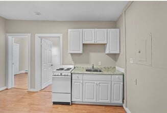 24 Charlton St in Worcester, MA - Building Photo - Building Photo