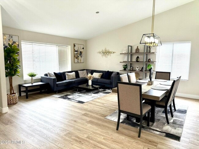 6367 W Angela Dr in Glendale, AZ - Building Photo - Building Photo