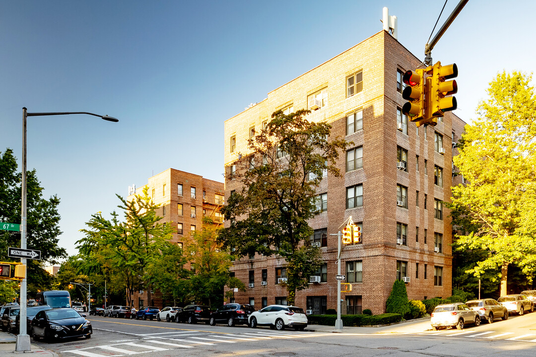 67-40 Yellowstone Blvd in Forest Hills, NY - Building Photo