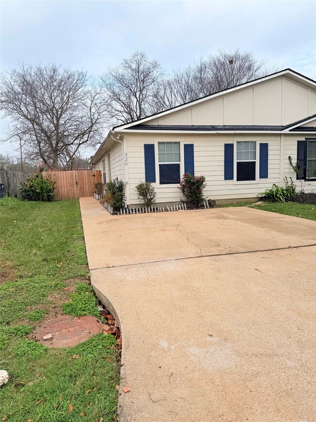 320 Willowick St in Tomball, TX - Building Photo - Building Photo